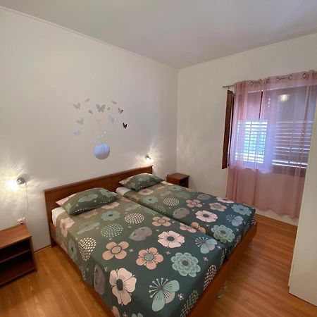Apartmani Milka Vrsi Esterno foto