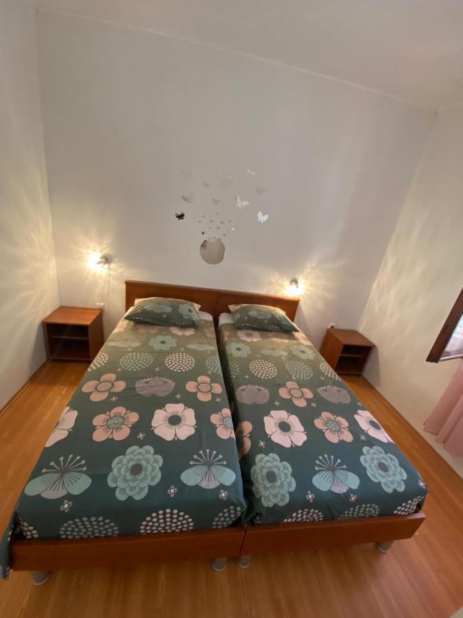 Apartmani Milka Vrsi Esterno foto