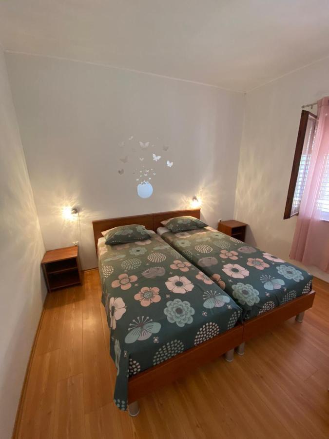 Apartmani Milka Vrsi Esterno foto