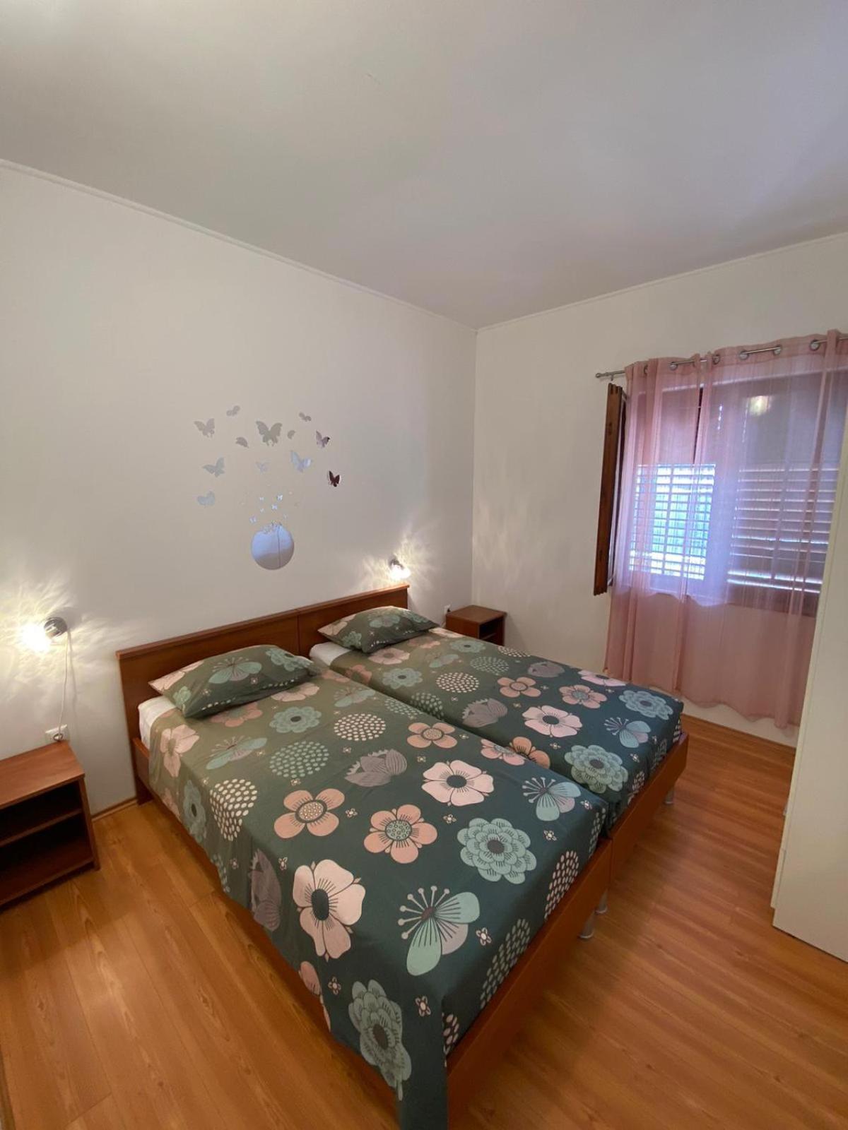 Apartmani Milka Vrsi Esterno foto